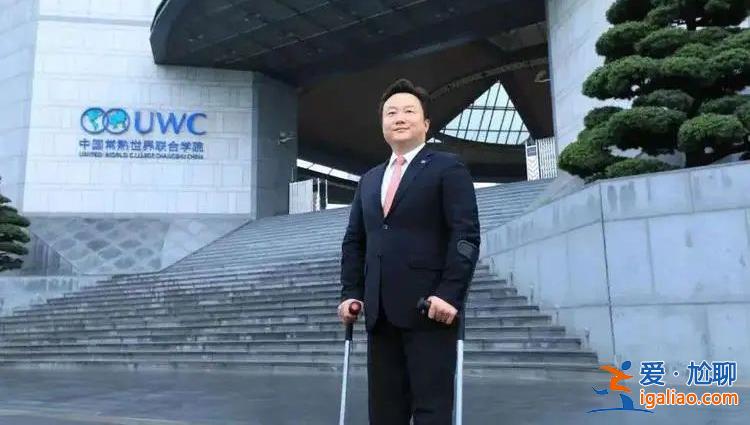 空難死里逃生30年后 他拄拐上兩會？