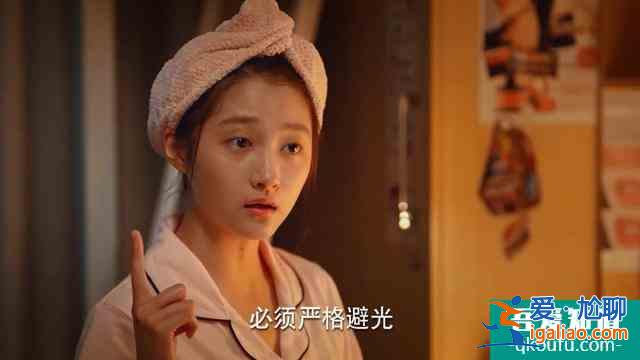 欠錢不還，蹭吃蹭喝，關曉彤《二十不惑》究竟窺探了多少我們生活？