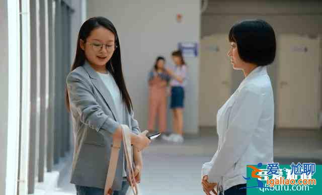 欠錢不還，蹭吃蹭喝，關曉彤《二十不惑》究竟窺探了多少我們生活？