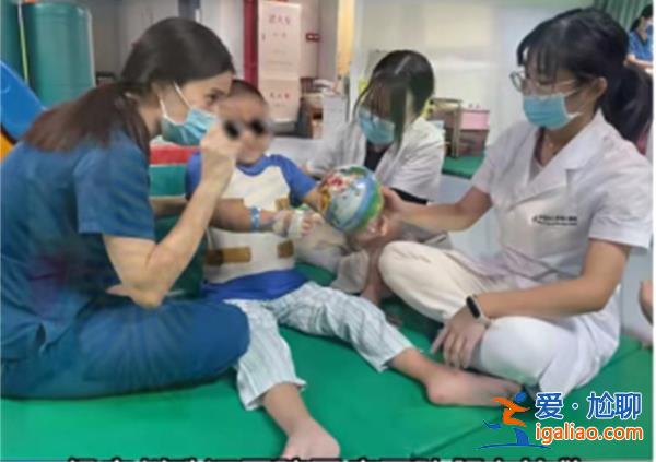 從17樓墜落的4歲娃在140天以后重新行走[重新行走]？