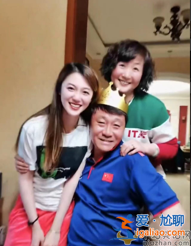 那英前男友高峰近況曝光!身材發福變化太大 30多年首次坐地鐵