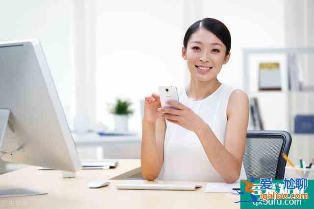 《二十不惑》青春無悔 / 關曉彤替帥氣男生解圍,兩女生落荒而逃? 《二十不惑》青春無悔 / 關曉彤替帥氣男生解圍,兩女生落荒而逃?