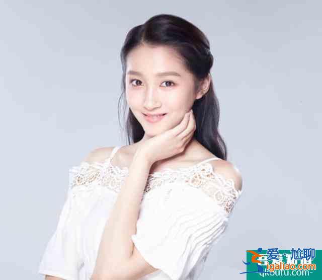 二十不惑：關(guān)曉彤番位惹爭議，戲份不如卜冠今，鹿晗成隱形男主？