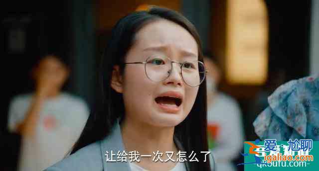 《二十不惑》將成爆款？關曉彤本色出演又毒舌，宿舍生活接地氣？