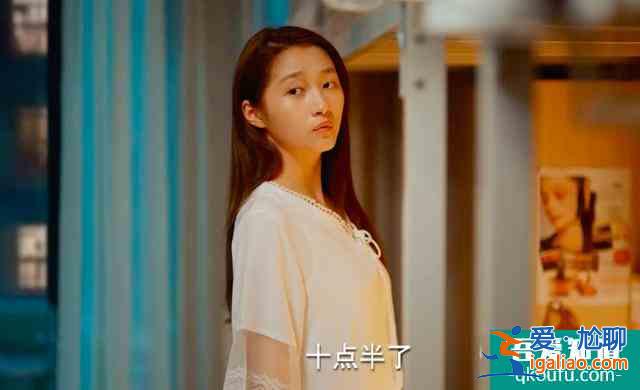 《二十不惑》將成爆款？關曉彤本色出演又毒舌，宿舍生活接地氣？