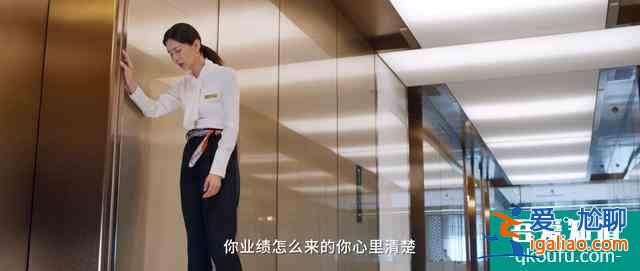 《三十而已》江疏影當眾脫衣服，很多人只關注身材，但重點在眼神？