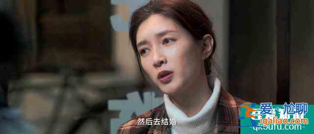 《三十而已》江疏影當眾脫衣服，很多人只關注身材，但重點在眼神？