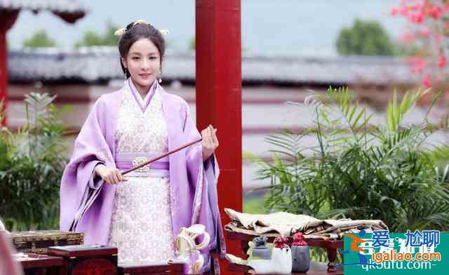入股不虧的小甜劇：腹黑皇帝開撩戲精醫女，昨晚開播的網劇追起來？