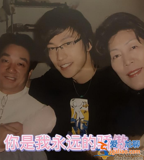 喬任梁父親擺攤做牛肉面 手被燙傷讓人心酸 現(xiàn)場視頻曝光引關(guān)注 喬任梁父親擺攤做牛肉面 手被燙傷讓人心酸 現(xiàn)場視頻曝光引關(guān)注