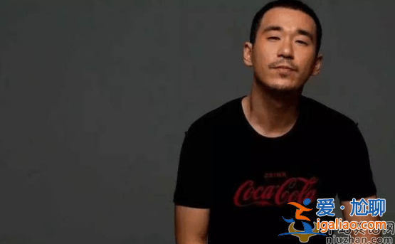 童瑤為什么會被張默打?童瑤疑懷孕脫發明顯 素顏出鏡孕味十足