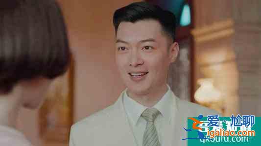 《愛我就別想太多》中他癡情追愛，而《小娘惹》中的他卻是個渣男？