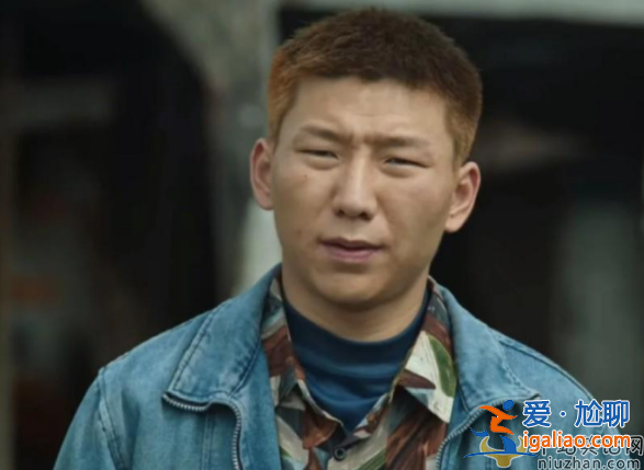 竇驍何超蓮結(jié)婚了嗎?爆婚訊后首度同框 竇驍打扮被吐槽像莽村李宏偉