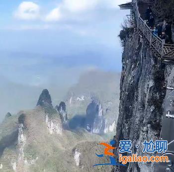 她是個(gè)開朗的人? 她是個(gè)開朗的人?