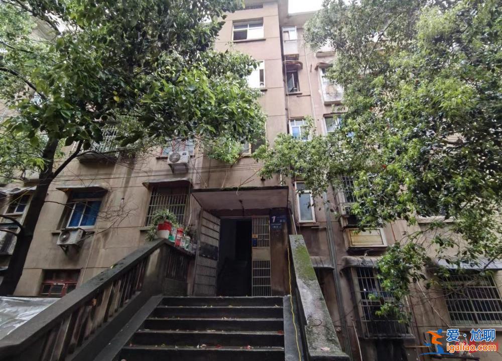 男子殺害兩人后逃亡 隱姓埋名20年成外地營銷學會副會長 拒不認罪后3次被判死刑？
