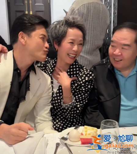 葉童當眾親吻呂良偉!富婆嬌妻不吃醋 網友大贊該死的友誼