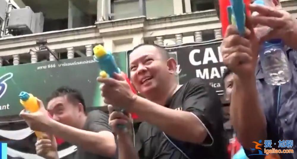 泰國潑水節突發槍戰！曼谷鬧市區多人被流彈擊中 游客尖叫四散逃跑？