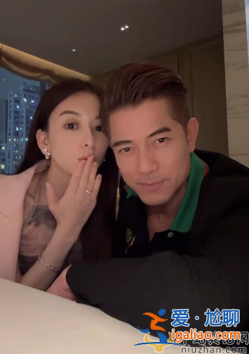 方媛郭富城慶結(jié)婚周年!女方獻(xiàn)吻男方耍帥不動(dòng) 網(wǎng)友調(diào)侃被迫營(yíng)業(yè) 方媛郭富城慶結(jié)婚周年!女方獻(xiàn)吻男方耍帥不動(dòng) 網(wǎng)友調(diào)侃被迫營(yíng)業(yè)