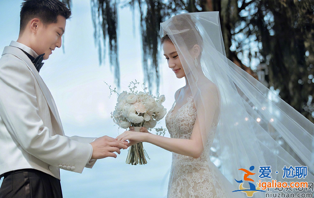 何超欣不知道何超蓮竇驍結婚 何超欣何超蓮關系怎么樣