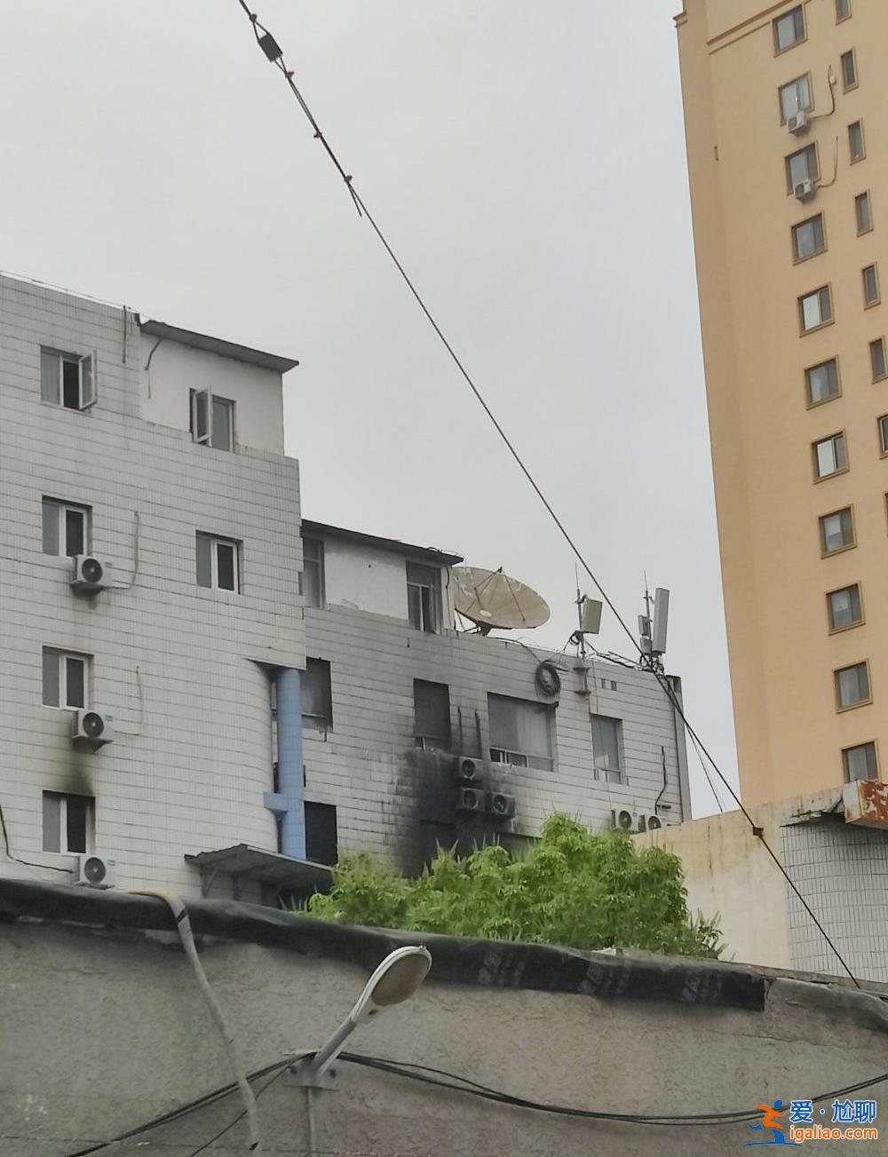 謀求一張病床 不幸被火災中的煙霧圍困？