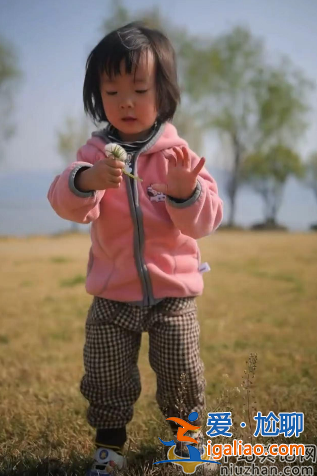 江一燕女兒首次曝光!大眼睛瓜子臉似趙毅 疑定居云南農村別墅