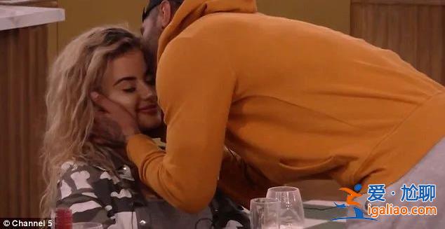 墜入暗網(wǎng)的女模特 為逃命讓綁匪愛上她? 墜入暗網(wǎng)的女模特 為逃命讓綁匪愛上她?