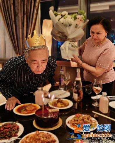 尼格買提曬全家福!侄女膚白貌美惹關注 顏值驚艷撞臉樸信惠