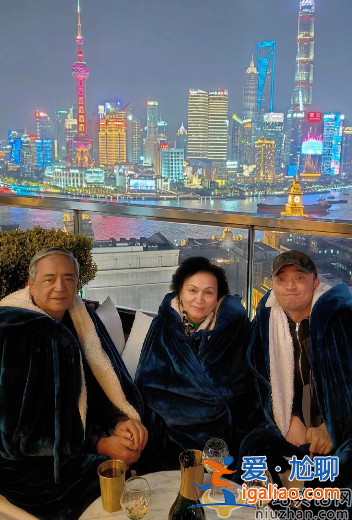 尼格買提曬全家福!侄女膚白貌美惹關注 顏值驚艷撞臉樸信惠