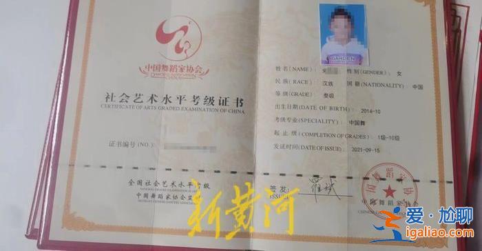 父親稱7歲女兒兩次遭妻子朋友猥褻 涉案男子否認 警方立案后又撤案？