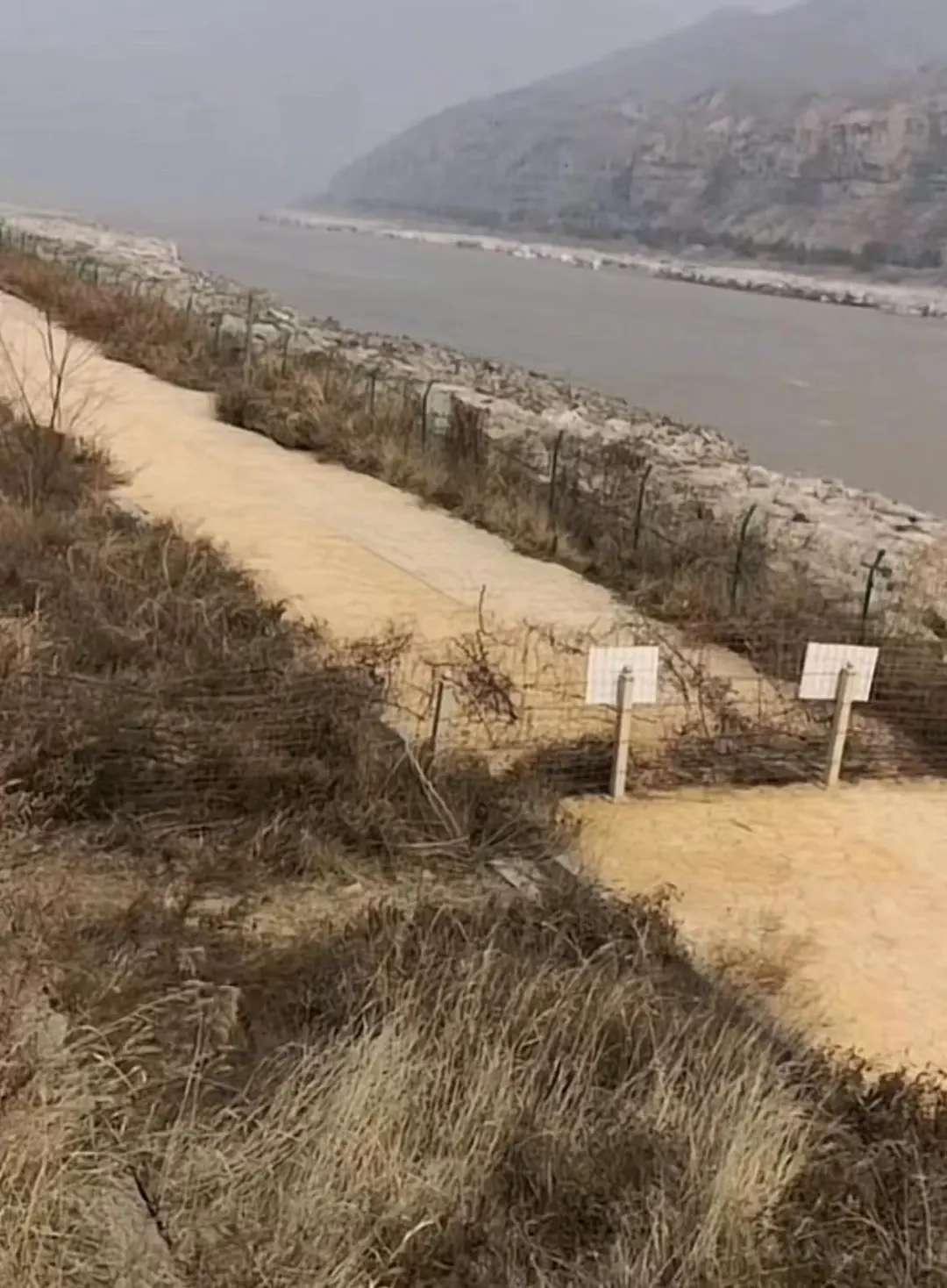 黃河壺口瀑布兩側(cè)被砌圍墻 游客吐槽稱(chēng)為防“偷窺” 沿線(xiàn)多地回應(yīng)？