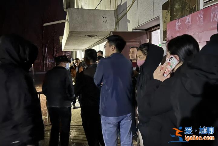 哈爾濱租戶砸穿高層住宅承重墻數百業主緊急疏散 裂縫已蔓延到21層？