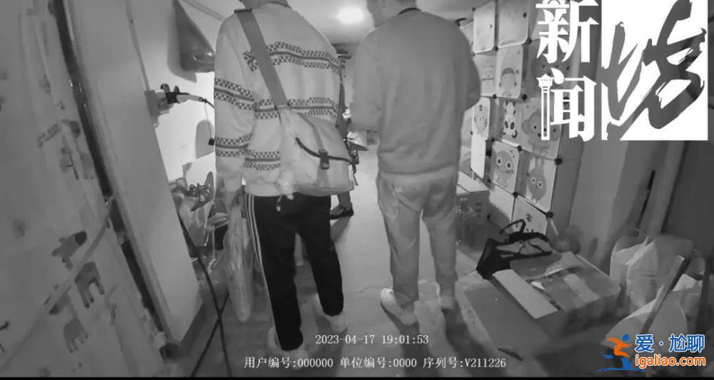 細(xì)思恐極！男子在上海某銀行柜臺(tái)摸出1300張身份證 都是真的？