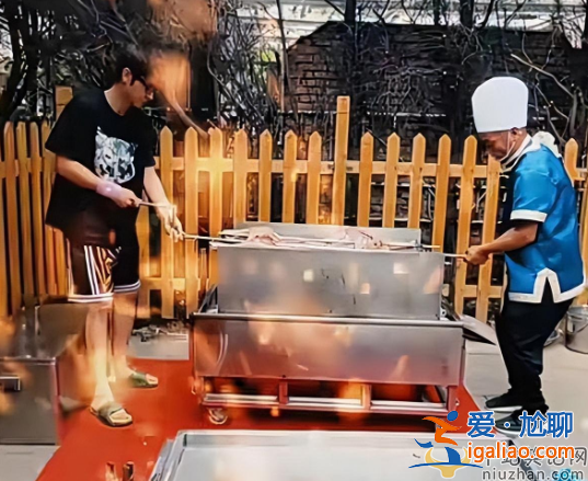 張丹峰官宣離婚后首露面!喝酒烤全羊心情大好 網友質疑離婚了嗎 張丹峰官宣離婚后首露面!喝酒烤全羊心情大好 網友質疑離婚了嗎