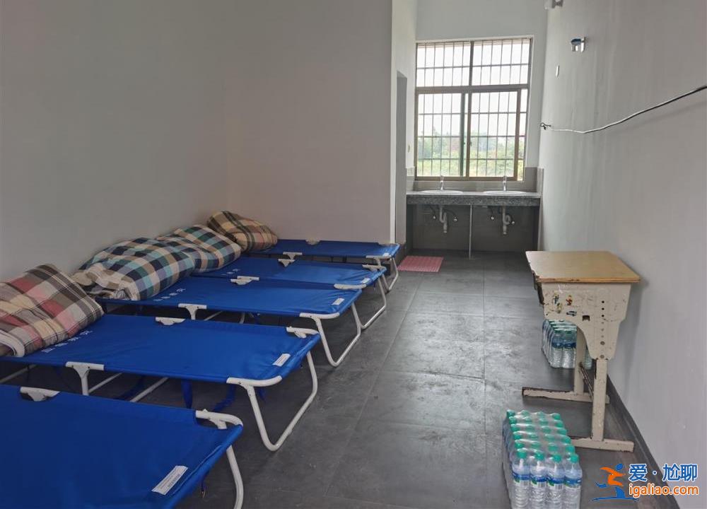 村民遇大水“敲門”住進學校 有農戶稻田魚塘均被淹？