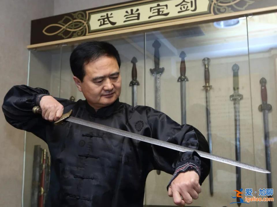 館長被區(qū)長辱罵推倒致傷？雙方發(fā)聲 官方回應！？