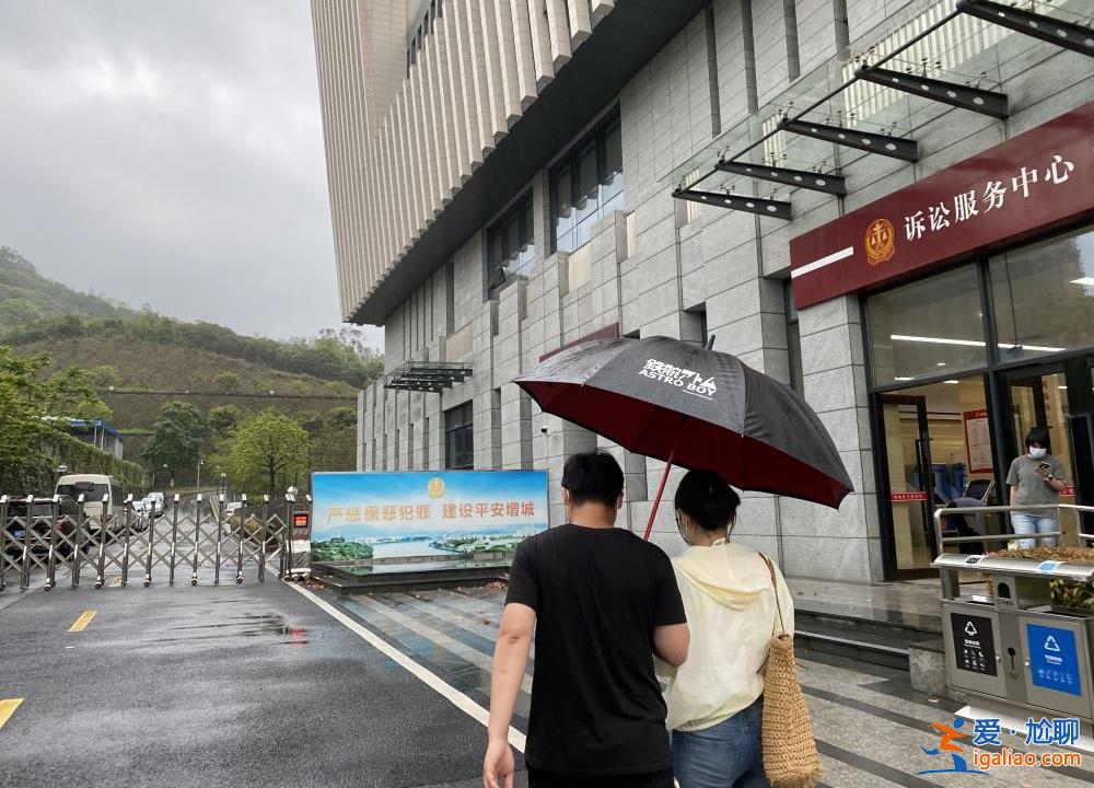喂養兩條“棄狗” 一對年輕夫妻被指控盜竊罪、判處拘役4個月？