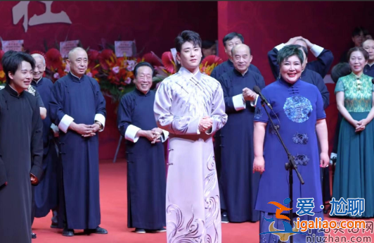 郭德綱老婆王惠近照曝光!染綠頭發容貌大變 郭麒麟叫媽顯謙卑
