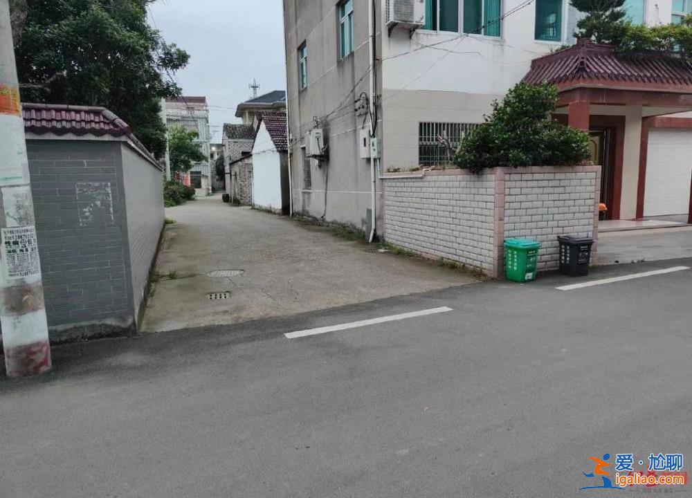 因不滿妻子與鄰居打招呼 男子與鄰居爭執后被追打進自家廚房 砍傷兩人獲刑？