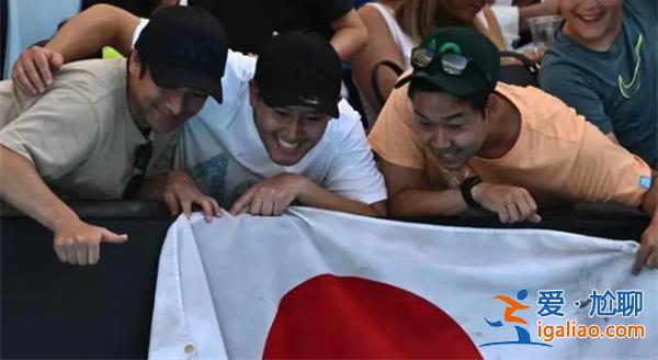 湖北一接親隊伍手持刺刀掛日本國旗，迎親不該以戲虐的方式[接親隊伍]？