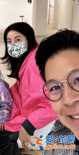 霍啟剛幾個(gè)孩?仨娃正臉曝光似三胞胎，一家五口慶祝母親節(jié)