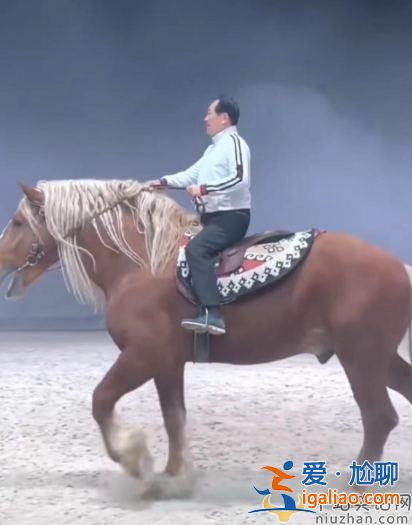 唐國強近況曝光!71歲騎馬慶生 動作驚險數十位保鏢護航