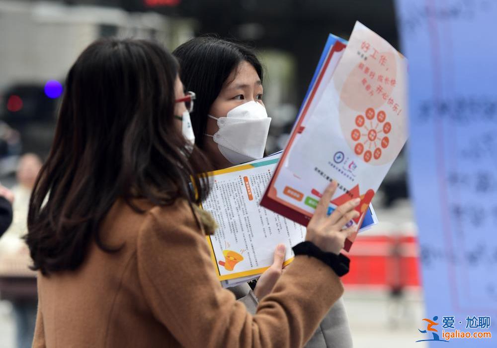 爸媽每月給4000元 40歲的她裸辭在家當(dāng)“全職女兒”? 爸媽每月給4000元 40歲的她裸辭在家當(dāng)“全職女兒”?