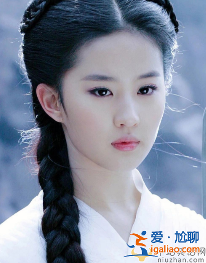 劉亦菲近況曝光!駕馭死亡芭比粉絕美，多肉身材如希臘女神