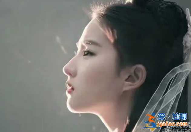 劉亦菲近況曝光!駕馭死亡芭比粉絕美，多肉身材如希臘女神