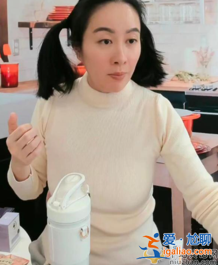 葉璇官宣新戀情,與關智斌靠頭拍親密照稱其寶貝 葉璇官宣新戀情,與關智斌靠頭拍親密照稱其寶貝