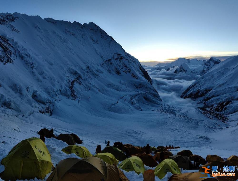 眼睜睜看他倒掛面前 跪著直哭? 眼睜睜看他倒掛面前 跪著直哭?