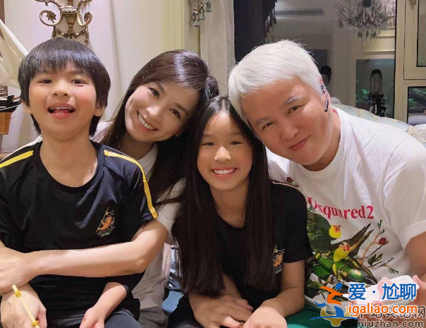 張庭兒女現(xiàn)身為林瑞陽慶生!弟弟林秉翰近照曝光，全家移民新加坡