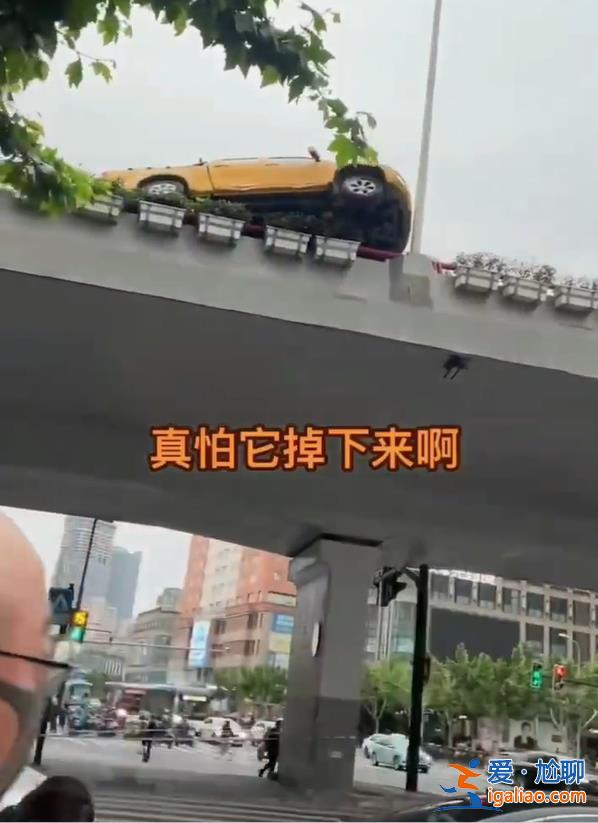 兩車駕駛員已被控制？