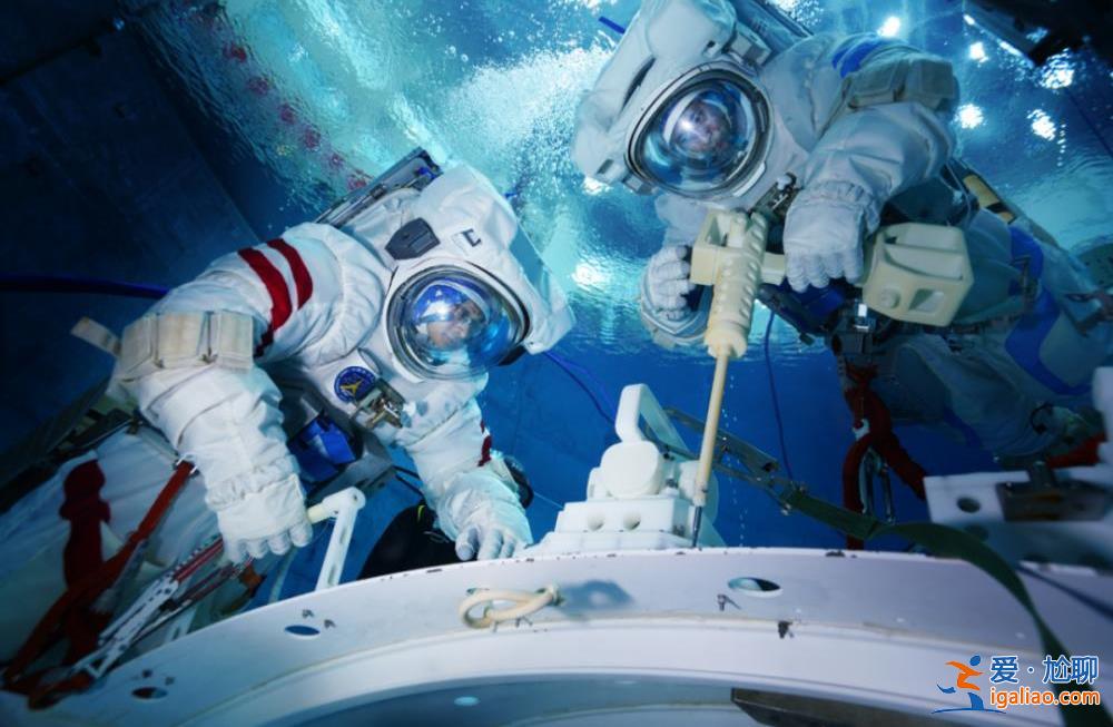 三天不能睡 沙漠練斷水……神十六乘組是這樣煉成的！？