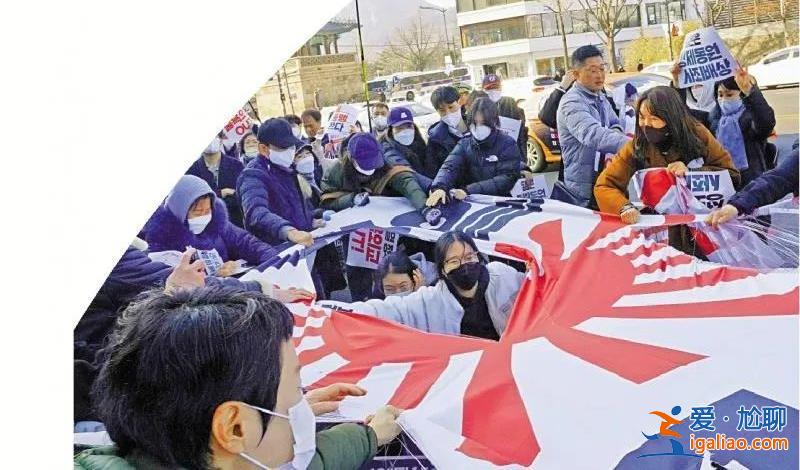 旭日旗再次飄揚(yáng)在釜山港 韓國人原諒日本了嗎?? 旭日旗再次飄揚(yáng)在釜山港 韓國人原諒日本了嗎??