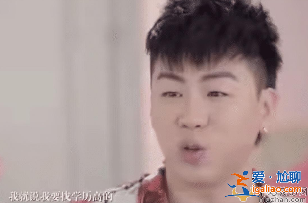 胡彥斌新戀情曝光!和美女約會深夜散步回家，疑似同居
